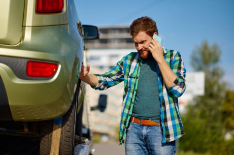 man-driver-discussing-occurrence-by-mobile-phone