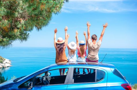 summer-car-trip-young-family-vacation